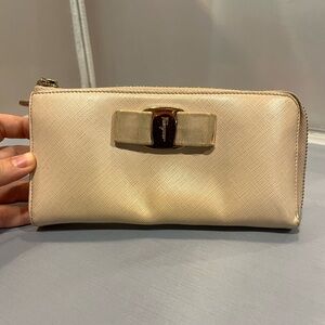 EUC Salvatore Ferragamo Light Pink Gold Hardware Leather Zip Around Wallet Bow!